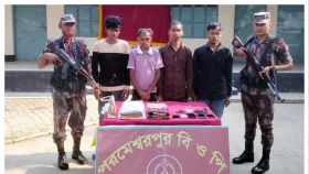 দিনাজপুরে অনুপ্রবেশকালে ৪ বাংলাদেশি আটক