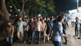 আওয়ামী লীগ নিষিদ্ধের খুশিতে জাবিতে আনন্দ মিছিল ও মিষ্টি বিতরণ