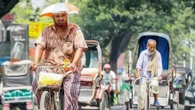 খুলনায় আজও ভ্যাপসা গরমে নাকাল মানুষ