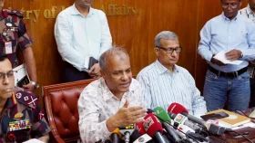 পুলিশের হাতে আর মারণাস্ত্র থাকবে না: স্বরাষ্ট্র উপদেষ্টা