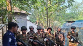 গজারিয়ার যৌথ বাহিনীর অভিযানে অস্ত্র-গুলি উদ্ধার, আটক ৩
