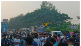 ববি উপাচার্যের অপসারণের দাবিতে এবার মহাসড়কে শিক্ষার্থীরা 
