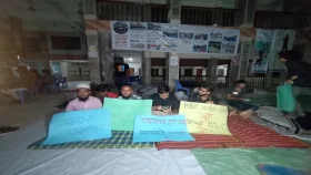 ববি উপাচার্যের অপসারণ দাবিতে ১১ শিক্ষার্থীর আমরণ অনশন শুরু