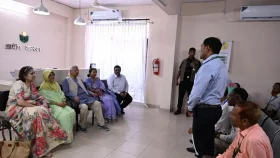 গ্রামীণ ব্যাংকের প্রথম শাখা পরিদর্শন করলেন প্রধান উপদেষ্টা