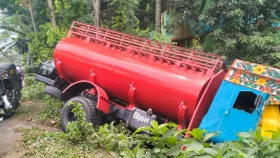 খুলনায় ট্যাংকলরি-মাহিন্দ্রা মুখোমুখি সংঘর্ষে নিহত ৩