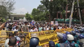 ইশরাককে মেয়র করার দাবিতে সচিবালয় অভিমুখে লংমার্চে বাধা