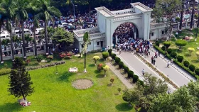 নগর ভবনের সামনে ফের জড়ো হচ্ছেন ইশরাকপন্থীরা