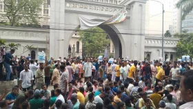 ইশরাককে শপথ না পড়ানো পর্যন্ত রাজপথ ছাড়বে না সমর্থকরা