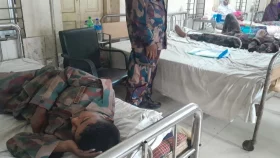 মাদক কারবারিদের হামলায় বিজিবির দুই সদস্য আহত
