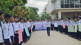 মুন্সীগঞ্জে ৩ দাবিতে মেরিন শিক্ষার্থীদের কমপ্লিট শাটডাউন