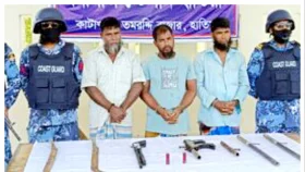 নোয়াখালীর হাতিয়ায় অস্ত্রসহ ৩ ডাকাত গ্রেপ্তার