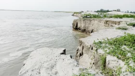 যমুনায় শুরু হয়েছে তীব্র ভাঙন, আতঙ্কে নদীপাড়ের মানুষ