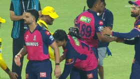 চেন্নাইকে হারিয়ে ধোনির পা ছুঁয়ে প্রণাম বৈভব সূর্যবংশীর