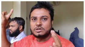 সাংবাদিকদের &lsquo;দেখে নেওয়ার&rsquo; হুমকি শ্রমিক কল্যাণ নেতার