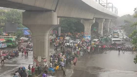 শাহবাগ মোড়ে ছাত্রদলের অবস্থান, যান চলাচল বন্ধ