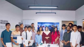 খুদে বিজ্ঞানীদের উৎসাহ দিলেন ডা. জুবাইদা রহমান