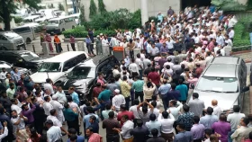 সরকারি চাকরি অধ্যাদেশের বিরুদ্ধে উত্তাল সচিবালয়