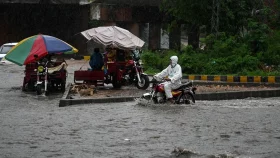 পাকিস্তানে তীব্র ঝড়ে ১৩ জনের মৃত্যু