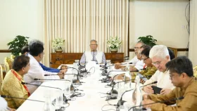 ড. ইউনূসের সঙ্গে বৈঠকে বিভিন্ন দলের নেতারা