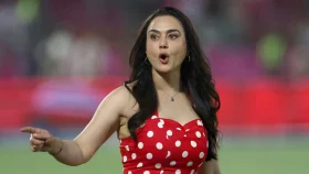 ছক্কা না দেওয়ায় আম্পায়ারের ওপর রেগে আগুন প্রীতি জিনতা