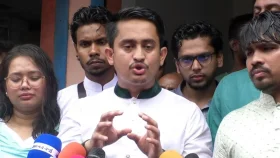হাসিনাসহ ফ্যাসিস্টের বিচার না হওয়া পর্যন্ত একচুল নড়বেন না