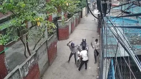 মগবাজারে দিনে-দুপুরে যুবককে কুপিয়ে ব্যাগ ছিনতাই