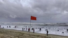 সাগরের লঘুচাপে উপকূলে সতর্কসংকেত, দেশজুড়ে ভারী বর্ষণের পূর্বাভাস