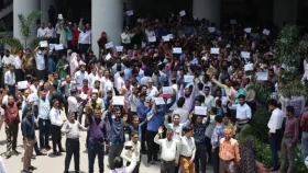 কর্মচারী অধ্যাদেশ বাতিল না হওয়া পর্যন্ত দিনে ১ ঘণ্টা কর্মবিরতি