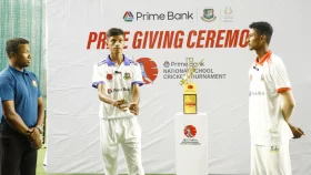 বৃষ্টিতে মাঠে গড়ায়নি ফাইনাল, টসভাগ্যে কুমিল্লার মডার্ন হাই স্কুল চ্যাম্পিয়ন