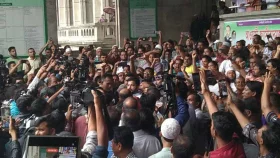 নগর ভবনে ইশরাক হোসেন