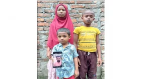 দুর্ঘটনায় নিঃস্ব পরিবার, অনিশ্চিত ৩ শিশুর ভবিষ্যৎ