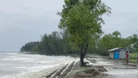 জোয়ারের পানি ও পাহাড়ি ঢলে উভয় সংকটে বাঁশখালীবাসী