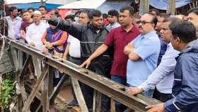 মোগর খাল পুনরুদ্ধার কার্যক্রম পরিদর্শন করলেন গাজীপুর সিটির প্রশাসক