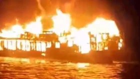 টাঙ্গুয়ার হাওরে পর্যটকবাহী হাউজবোটে অগ্নিকাণ্ড