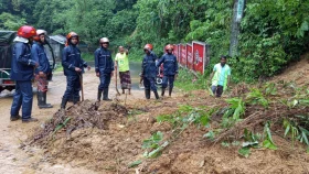 খাগড়াছড়িতে ভারি বর্ষণ, পাহাড় ধসে যান চলাচল ব্যাহত