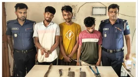 মাদারীপুরে দেশীয় অস্ত্রসহ ৩ ডাকাত আটক
