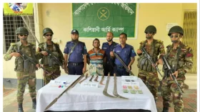 যৌথ বা&zwnj;হিনীর অভিযা&zwnj;নে অস্ত্রসহ মাদক কারবারি আটক