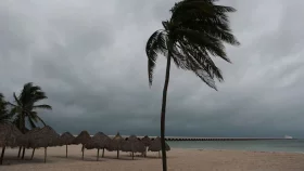 ৮ জেলায় ঝড়-বৃষ্টির পূর্বাভাস, নদীবন্দরে সতর্কতা