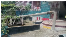 পার্বতীপুরে ঝড়ে বৈদ্যুতিক খুঁটি ভেঙ্গে ৭৮ হাজার গ্রাহক অন্ধকারে