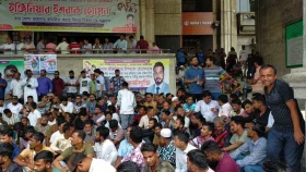 নগর ভবনে বিক্ষোভ, বিকেলে নতুন কর্মসূচি দেবেন ইশরাক হোসেন