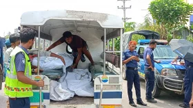 টাঙ্গাইলে ট্রাকের পিছনে মাইক্রোবাসের ধাক্কা, একই পরিবারের নিহত ৩