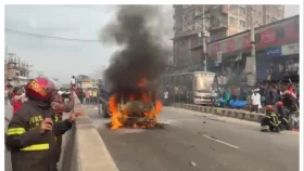 ঢাকা-টাঙ্গাইল মহাসড়কে চলন্ত পিকআপে আগুন