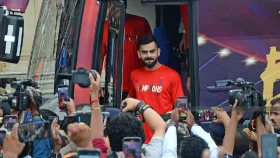 ১১ জনের মৃত্যুর ঘটনায় কোহলির বেঙ্গালুরুর বিরুদ্ধে পুলিশের এফআইআর