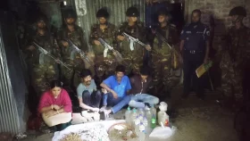 জয়পুরহাটে মাদকবিরোধী অভিযানে গ্রেপ্তার ৫