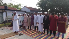 হরিণাকুন্ডুতে ঈদুল আযহার নামাজ আদায়