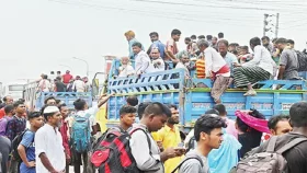 চরম ভোগান্তি নিয়েই রাজধানী ছাড়ছে মানুষ