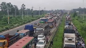 ৩০ কিলোমিটার যানজটে অচল ঢাকা-টাঙ্গাইল-যমুনা সেতু মহাসড়ক