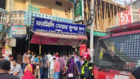 মির্জাপুরে অগ্নিকাণ্ডে সুপারশপ পুড়ে ছাই