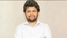 হেয়ার রোডের মসজিদে ঈদের নামাজ পড়েছেন তথ্য উপদেষ্টা