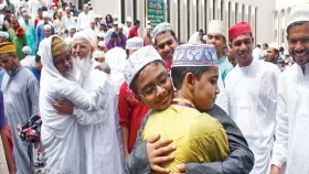 ত্যাগের মহিমায় আজ পবিত্র ঈদুল আজহা